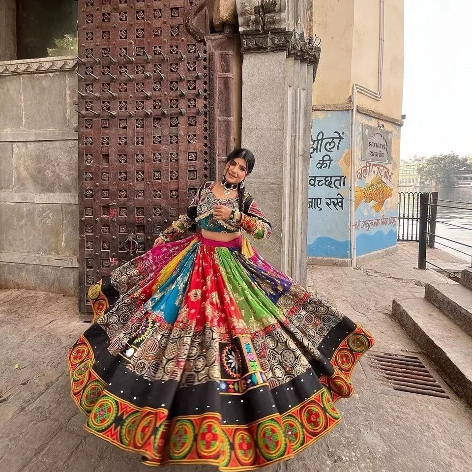 Chaniya Choli For Navratri, Garba lehenga women, Navratri Dress By Aadat Export — 3