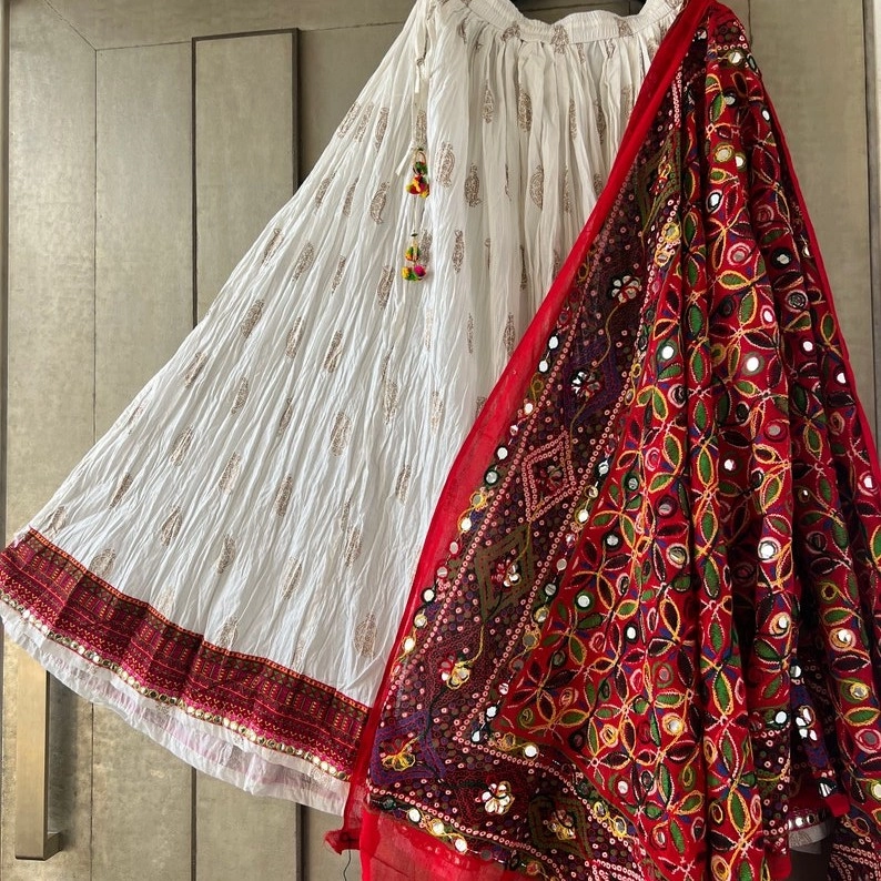 Elegant Cotton Garba Skirt with Customizable Dupatta - Perfect for Dandiya Nights