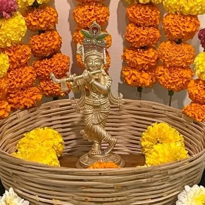 Woven bamboo basket. — 2