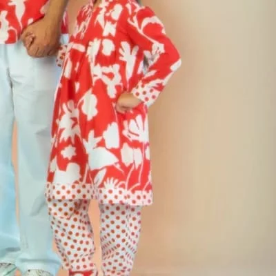 Matching Hawaiian-style or tropical print — 2