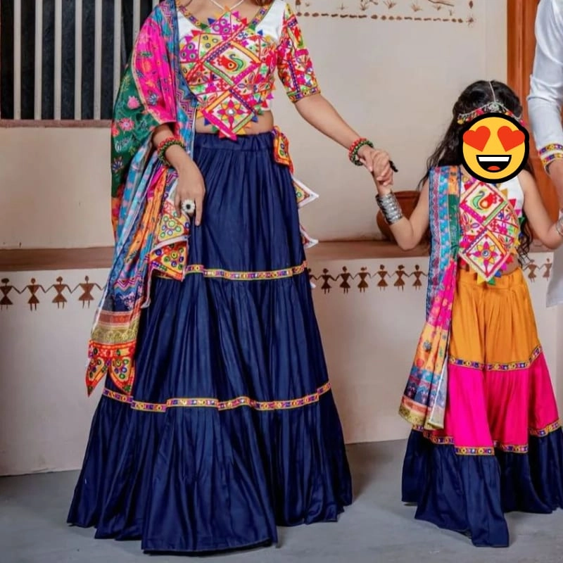 beautiful family traditional dressed — 2